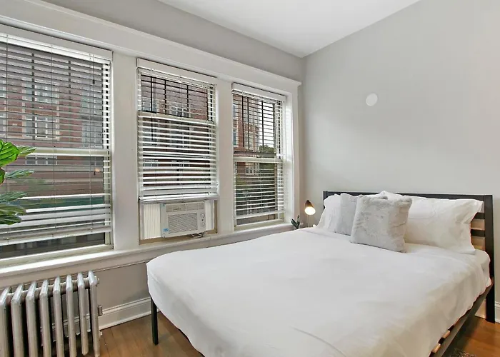 Stylish In Portage Park - Pensacola 2n Apartment *