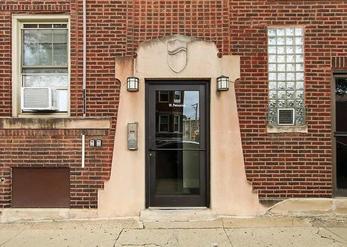 Stylish In Portage Park - Pensacola 2n * Chicago
