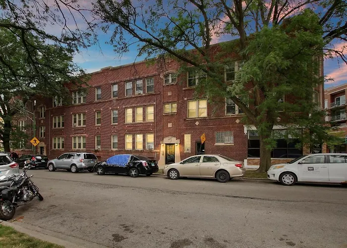 Stylish In Portage Park - Pensacola 2n * Chicago