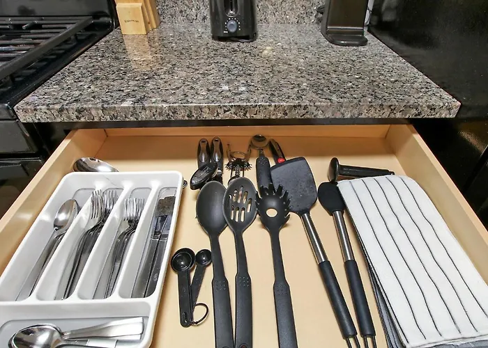 Stylish In Portage Park - Pensacola 2n Apartment *